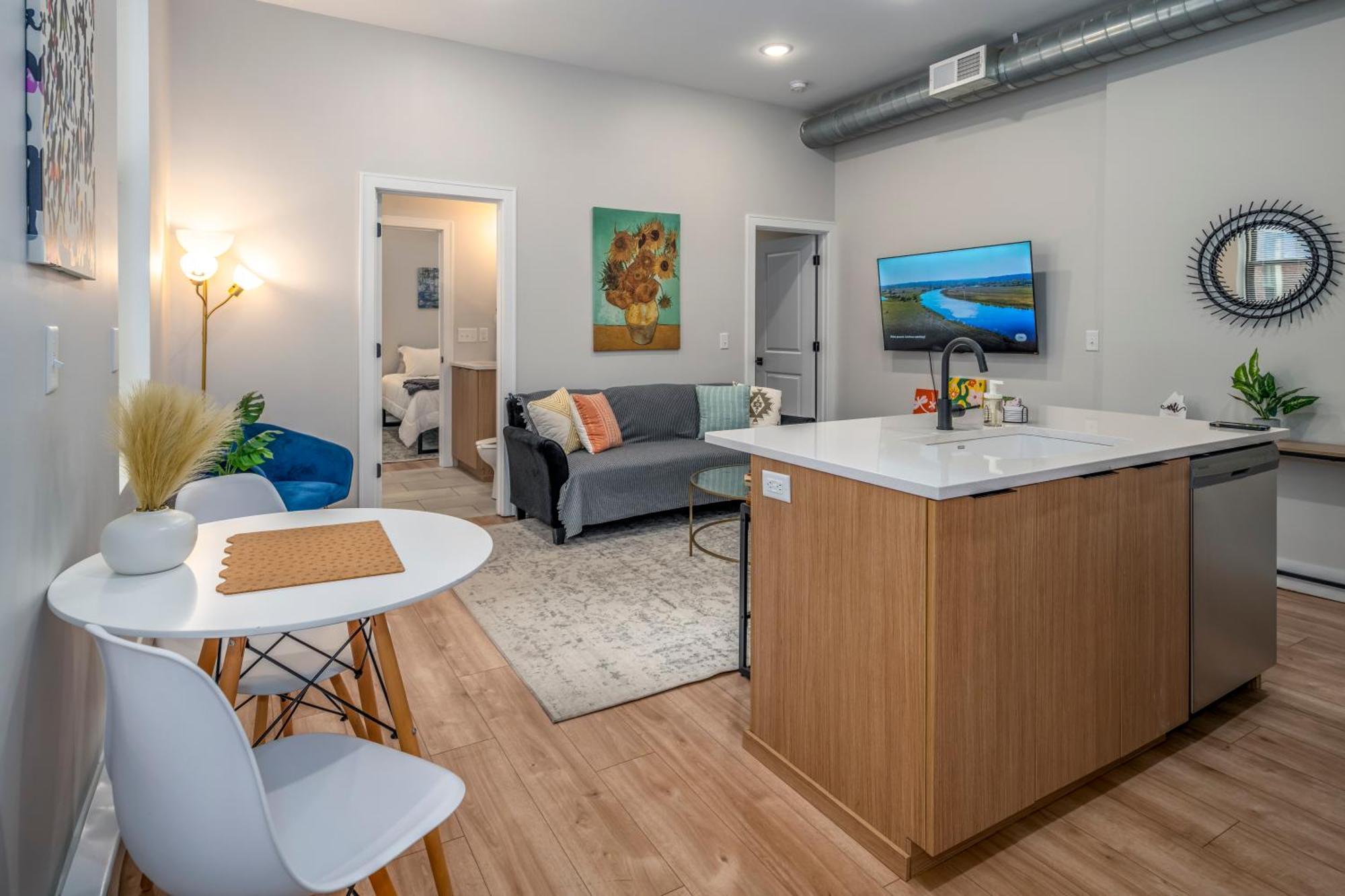 Prime Otr, 3 Lux Queen Beds, Two 55In Tvs, Steps To Tql, Findlay Market, Light Rail, Fast Wifi Cincinnati Exteriör bild