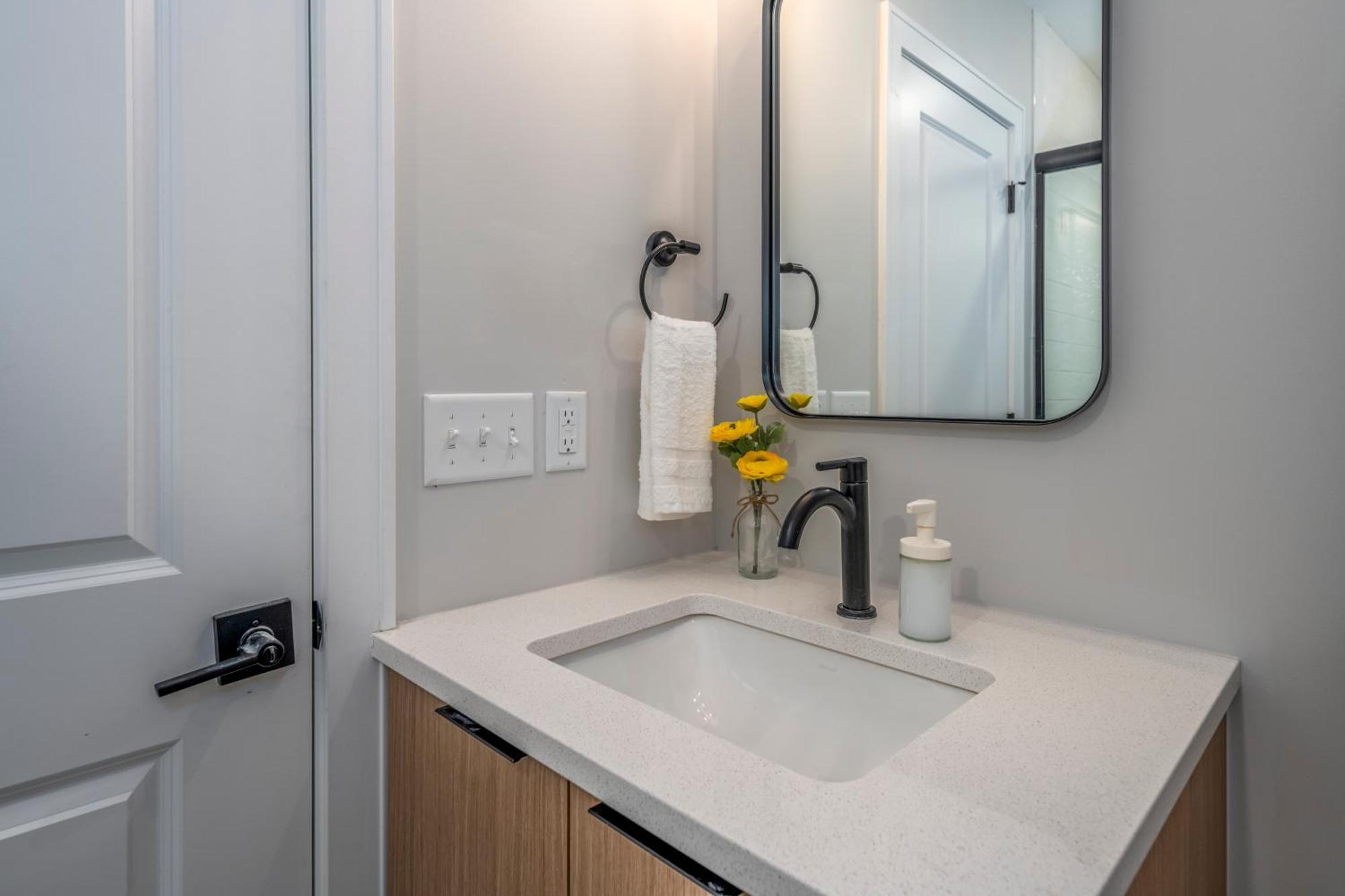 Prime Otr, 3 Lux Queen Beds, Two 55In Tvs, Steps To Tql, Findlay Market, Light Rail, Fast Wifi Cincinnati Exteriör bild