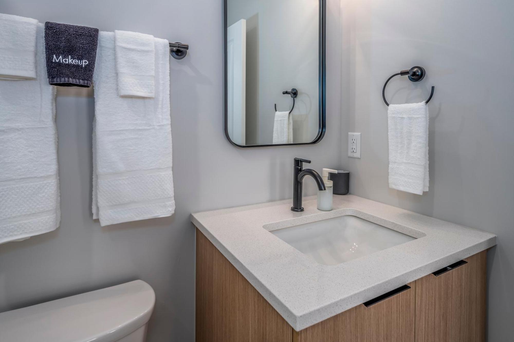 Prime Otr, 3 Lux Queen Beds, Two 55In Tvs, Steps To Tql, Findlay Market, Light Rail, Fast Wifi Cincinnati Exteriör bild